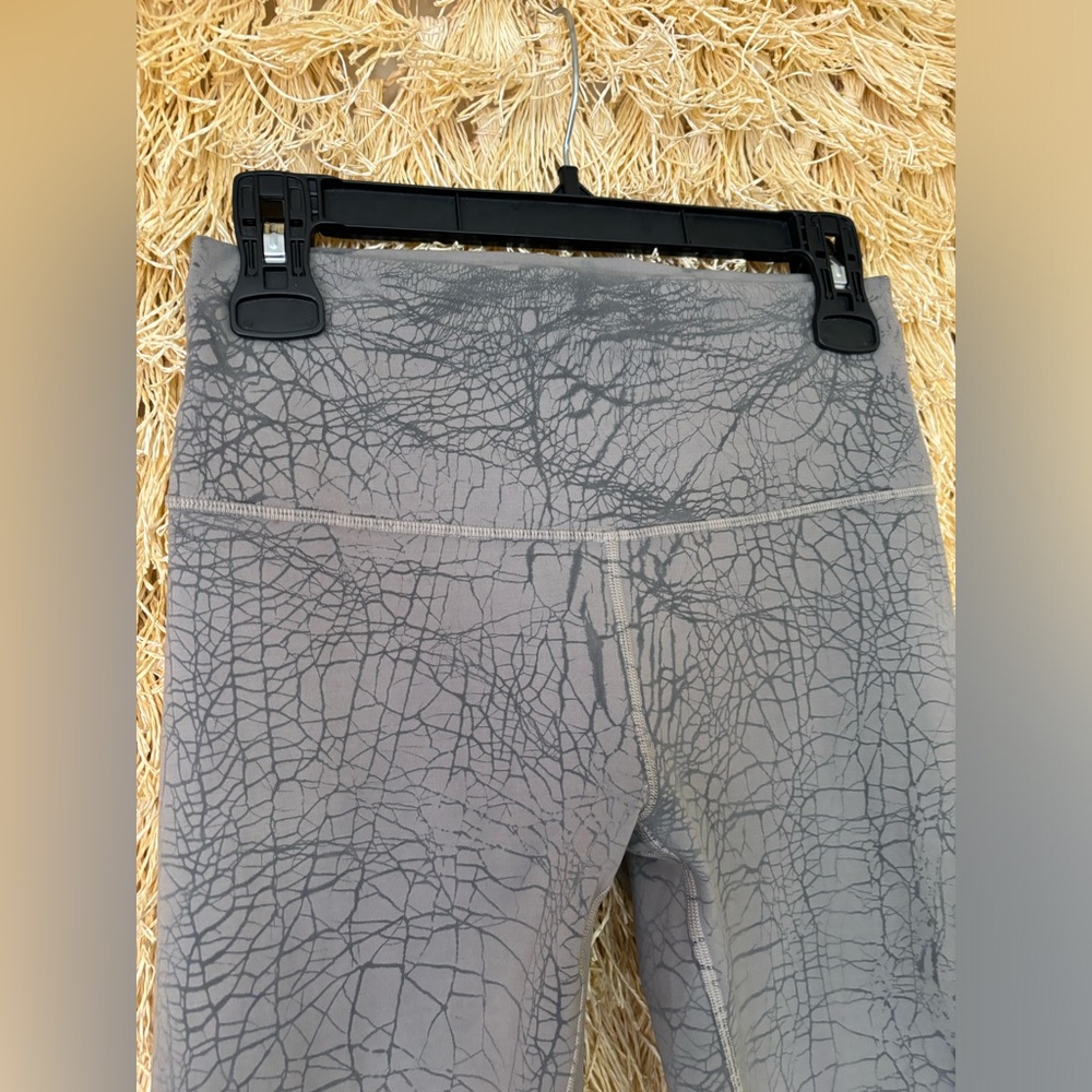 Lululemon✨PRISTINE✨Wunder Train High-Rise Crop 23"✨Thread Dye Rover Black✨size 8 - Picture 12 of 15